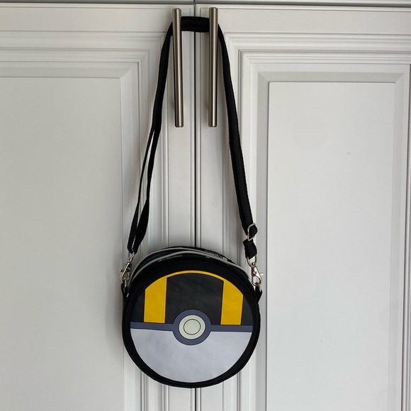 lesportsac pokemon round bag - Picture 1 of 6